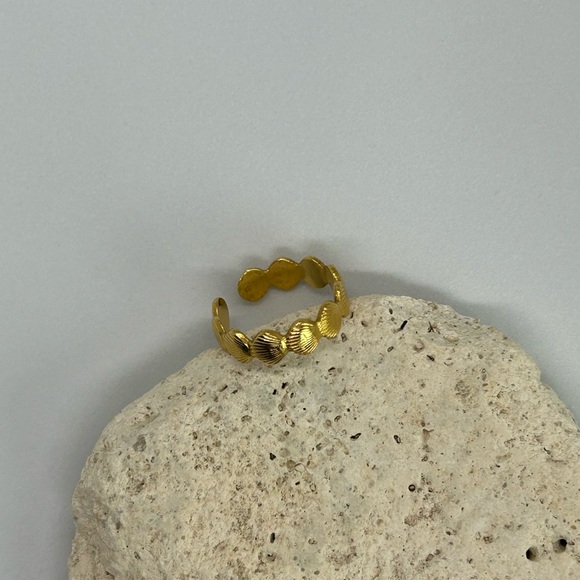 Seashell Linked Gold Plated Ring - Picture 5 of 7